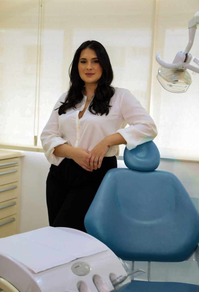 Dra. Gabriella Oliveira, dentista em Ipanema, na Zona Sul do Rio de Janeiro